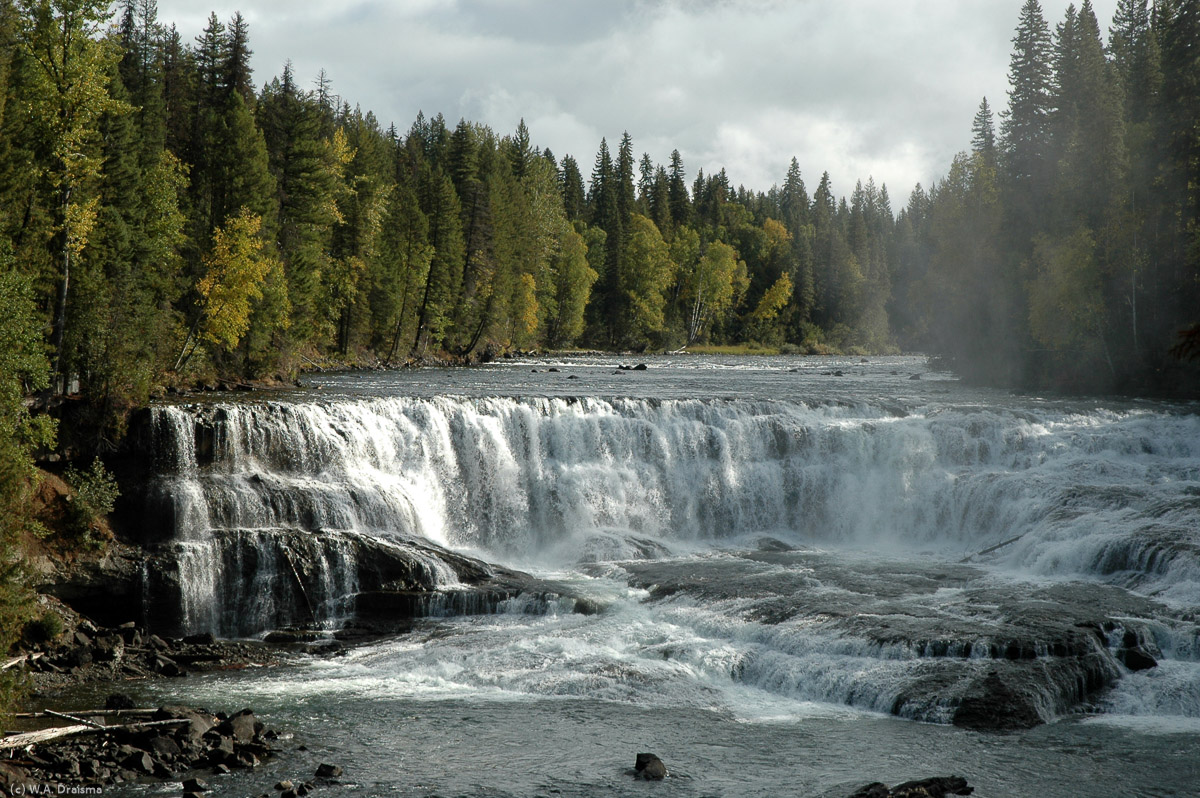 Wells Gray Provincial Park, 123km north of Kamloops is the fourth largest in British Colombia covering an area of 541,000 hectares with lakes, rivers and waterfalls like 18m high Dawson Falls in the Murtle River.