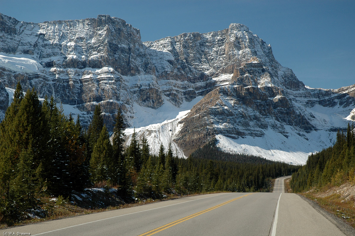 An empty stretch of road along the Icefields Pakway. Late in September the weather is still nice but the crowds are gone.
