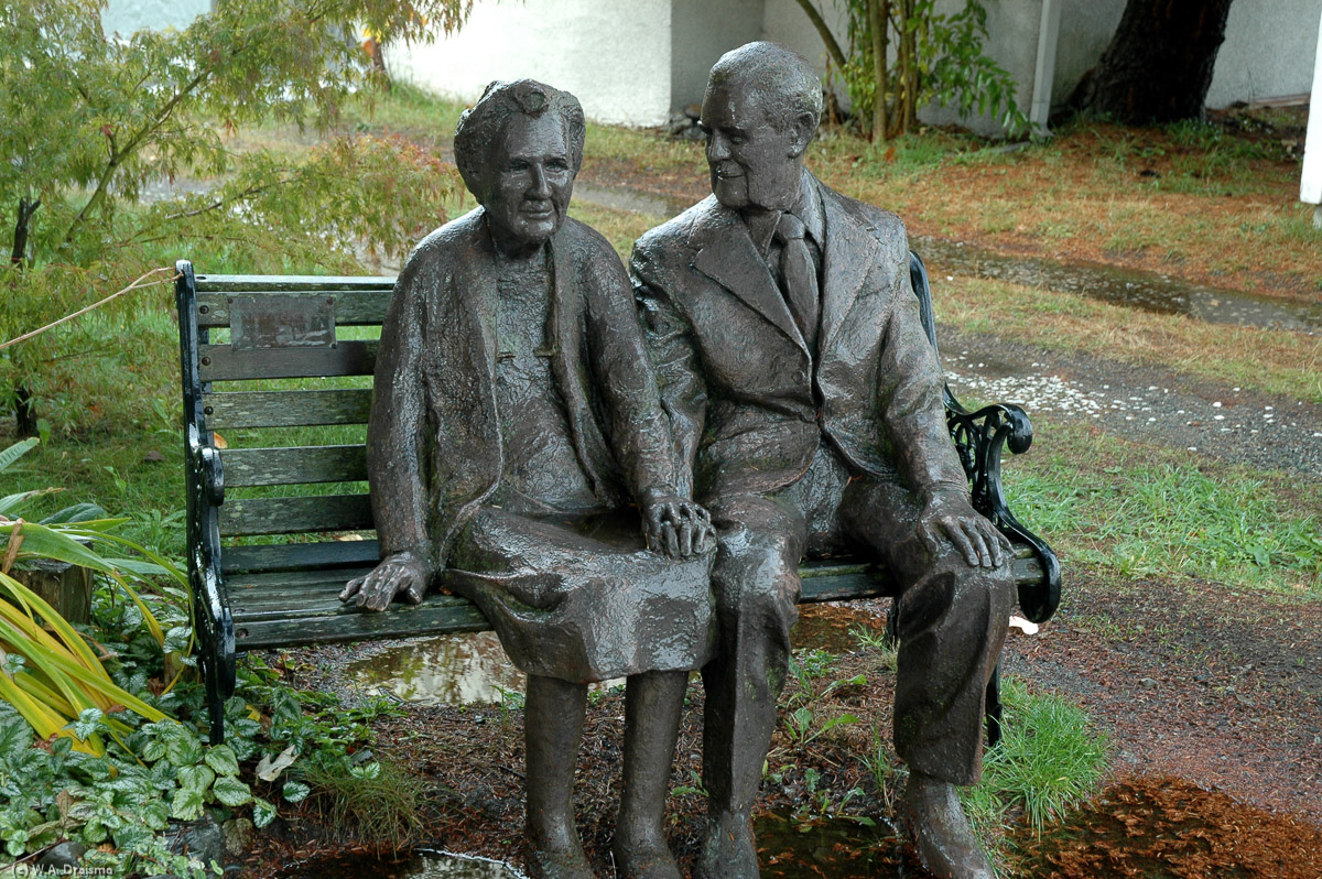Apart from murals the streets of Chemainus also contain a number of sculptures like this touching sculpture called The Older Generation.