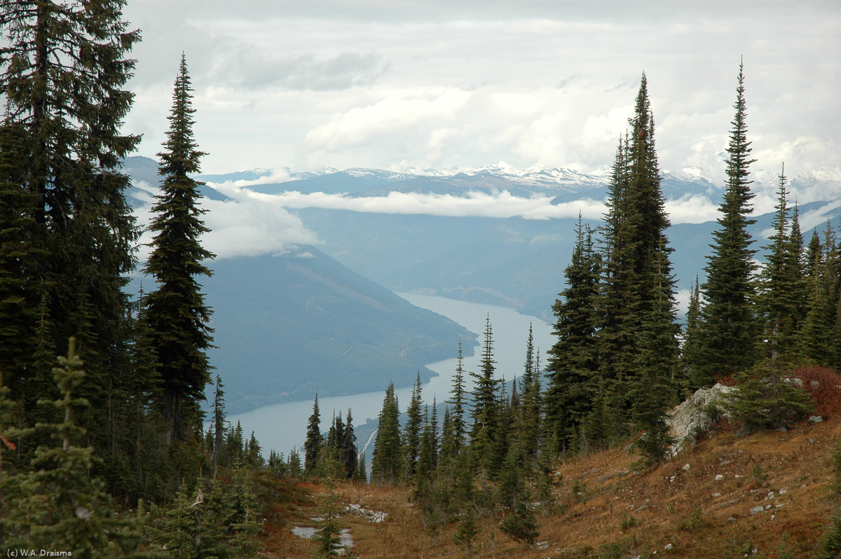 From Parapets Viewpoints atop Mount Revelstoke the Monashee Mountains can be seen on the left and the Selkirk Mountains on the right. The Columbia River flows in the middle.