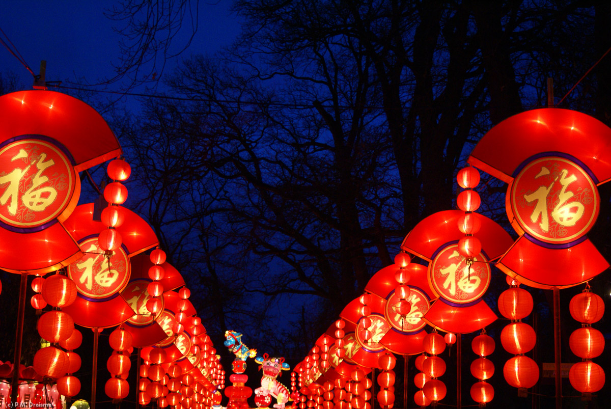 In the distance a happy lion, part of the lion's gate, can be seen.