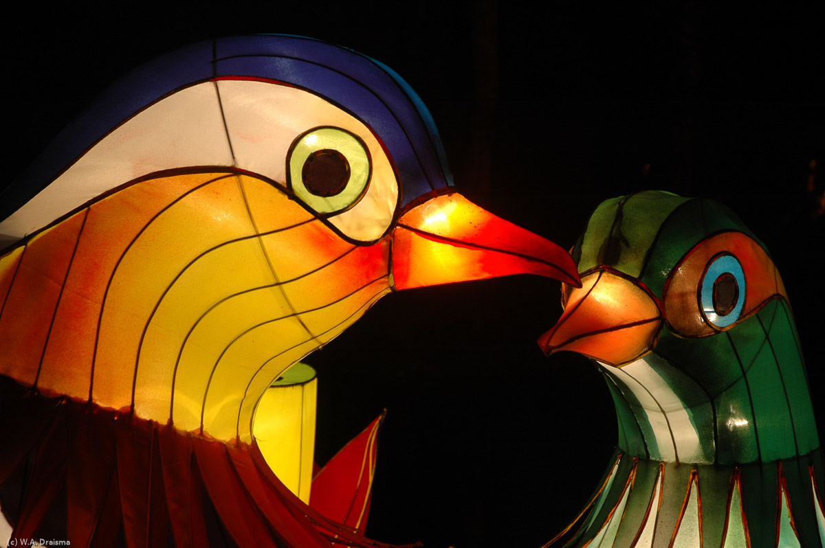 The ducks are four meters high and covered by silk being provided by silkworms that have their origins in China.