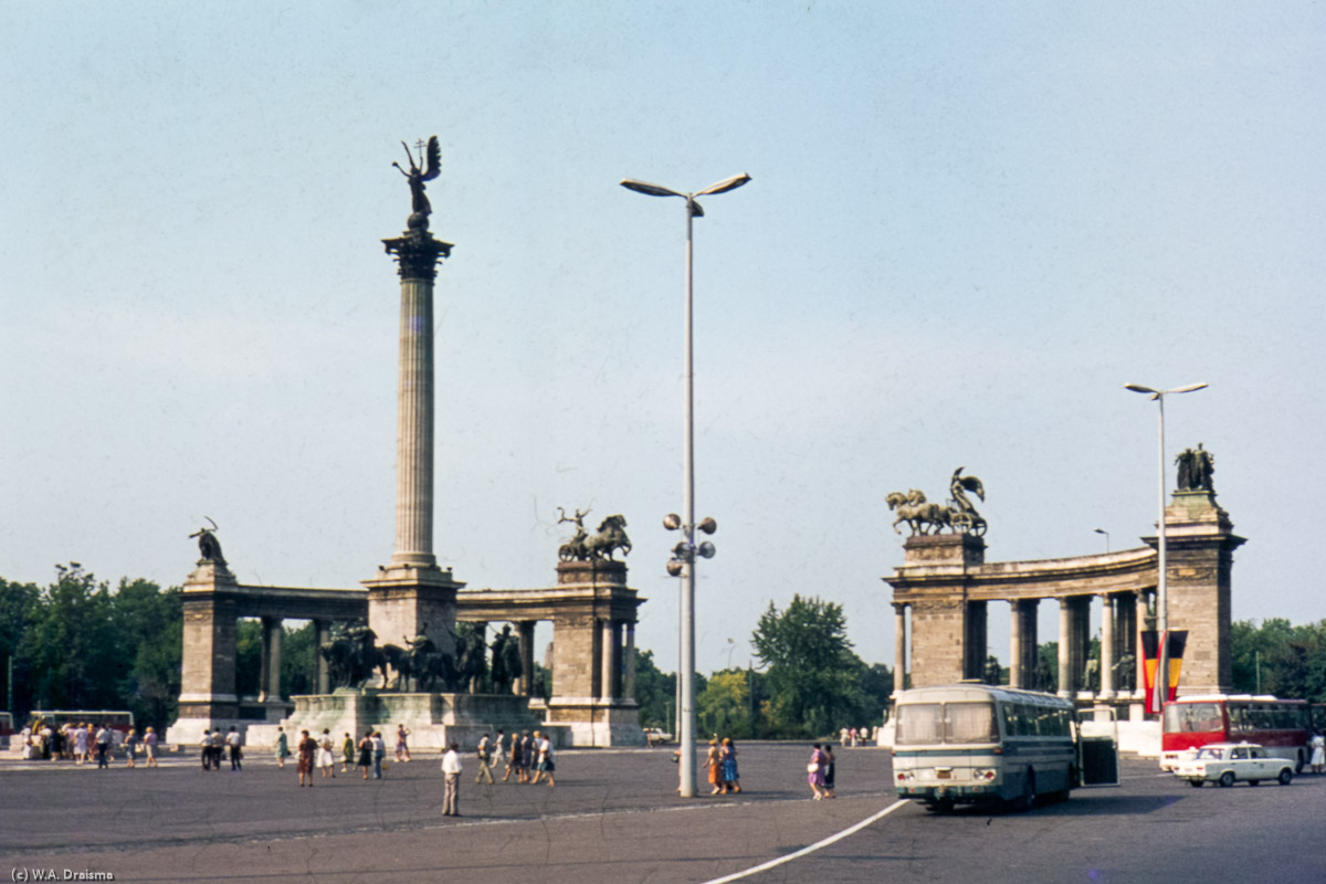 Hősök tere, or Heroes' Square, commemorates the thousandth anniversary of the Hungarian conquest of the Carpathian Basin and the foundation of the Hungarian state in 1896.