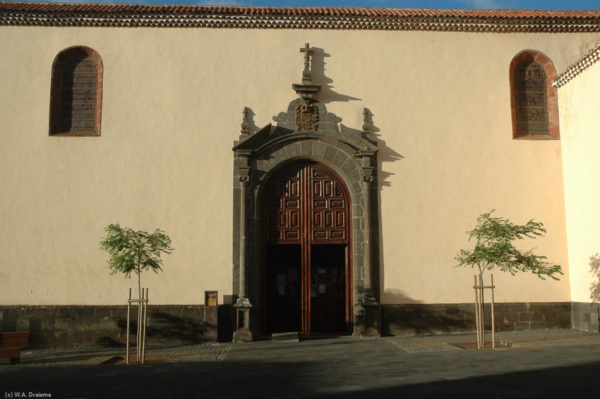 The richly decorated portal of the Iglesia de La Concepción. The church was re-built in 1974, after the naves started to collapse in the 60's.