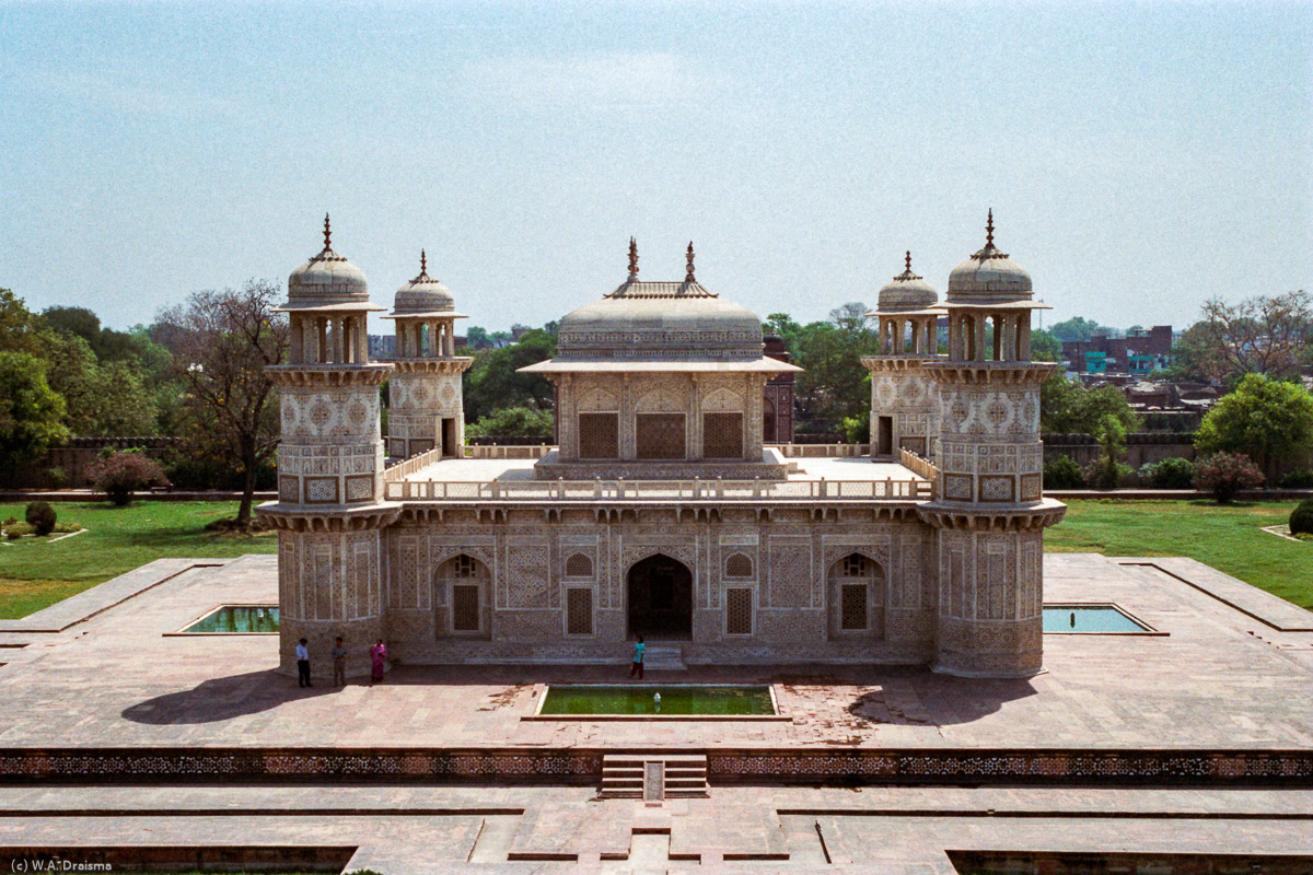 Itimad ud-Daulah, Agra