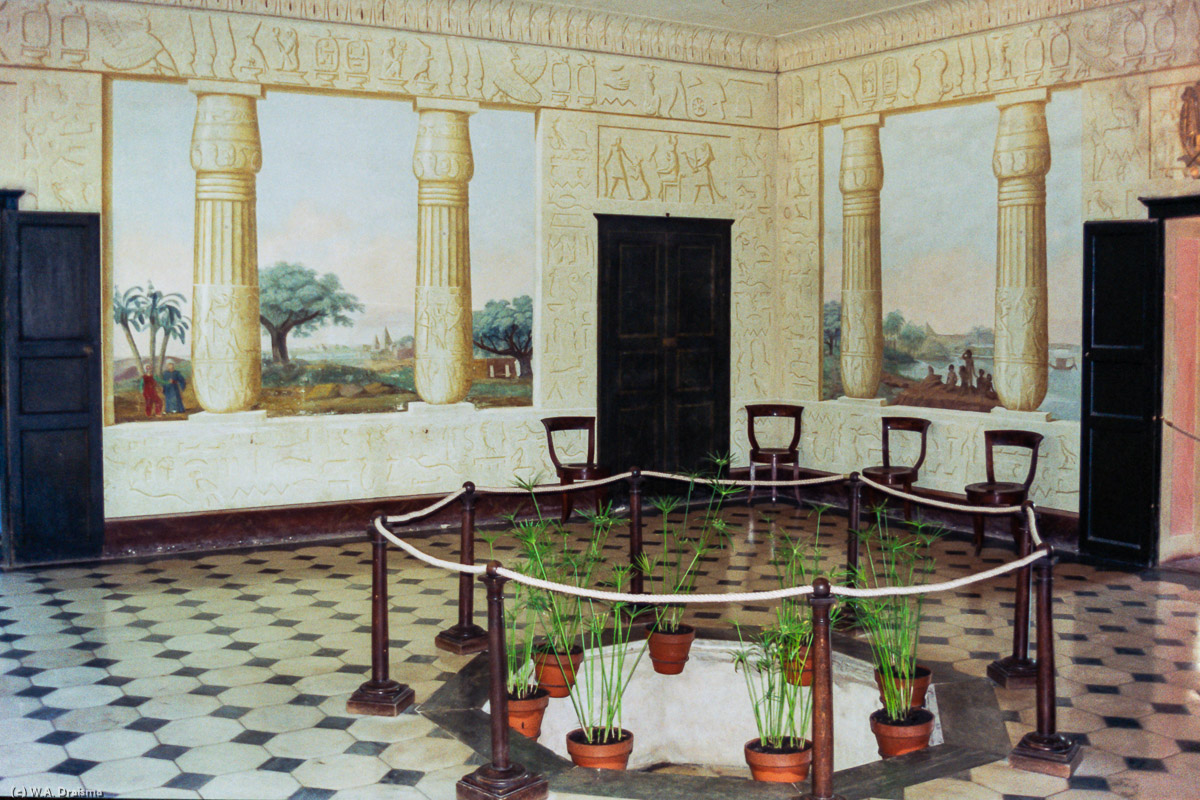 The fresco painting in the Egyptian Room inside Villa San Martino was made by the painter Vincenzo Revelli.