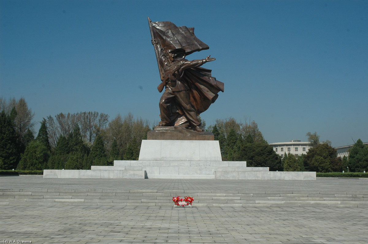 The "Victory" sculpture is the centerpiece of the Monument to the Victorious Fatherland Liberation War 1950-1953, a vast square of 150,000 m2 with ten group sculptures depicting various battles.