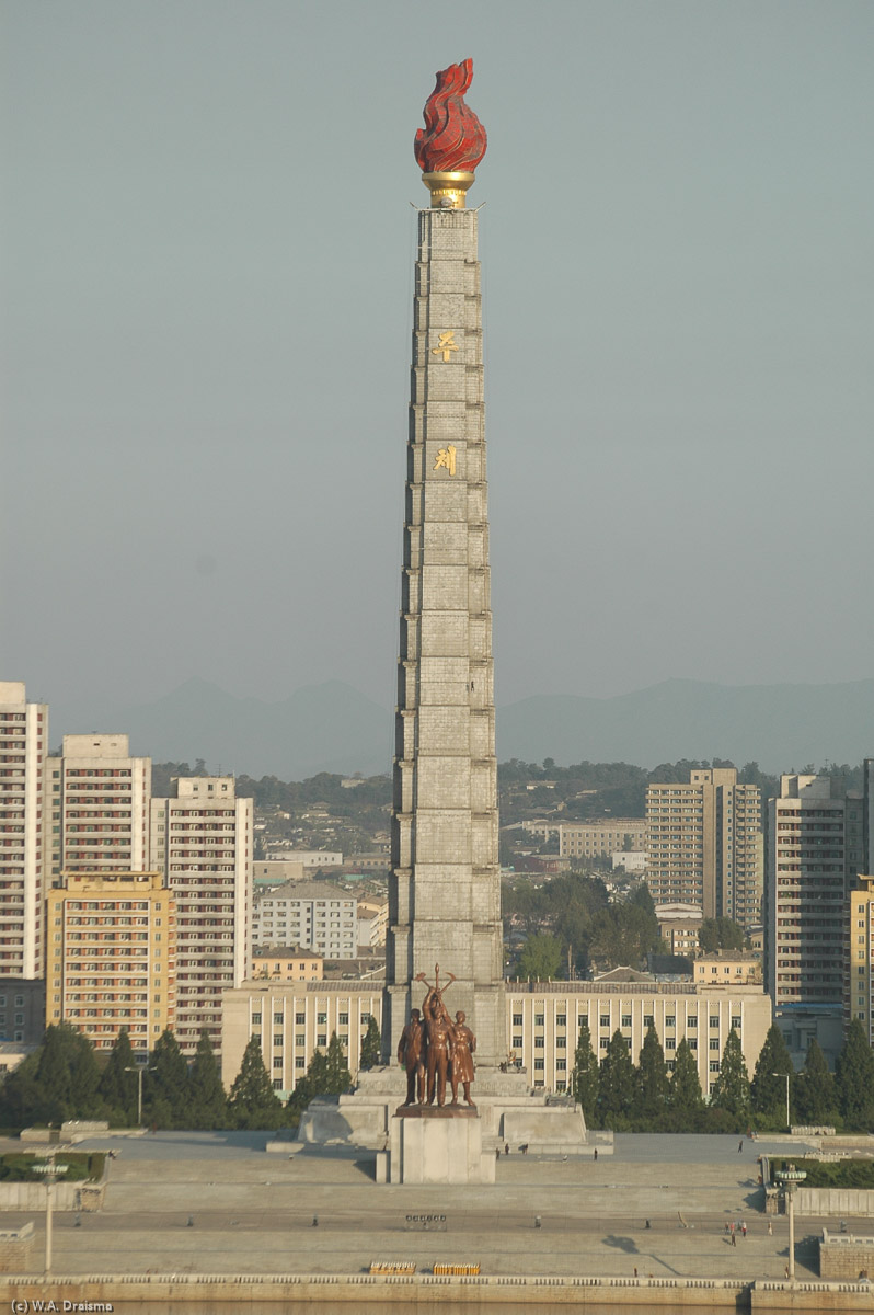 From the roof we also have a very good view on the Juche Tower, the 150 m high tower dedicated to the Juche Philosophy of self reliance created by Kim Il Sung and further developed by his son.