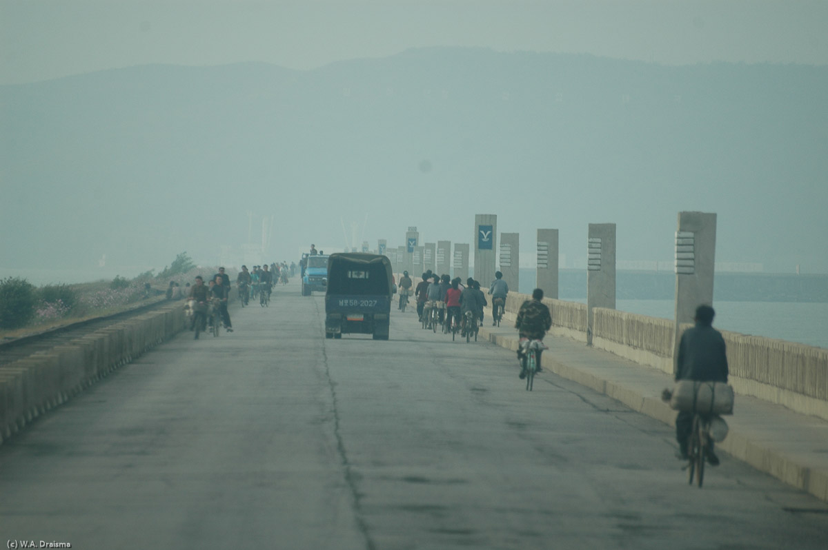 Nampho is the city of the West Sea Barrage, a massive feat of civil engineering consisting of a road crossing the 8km-wide estuary and three locks able to take ships up to 50,000 tonnes in size.