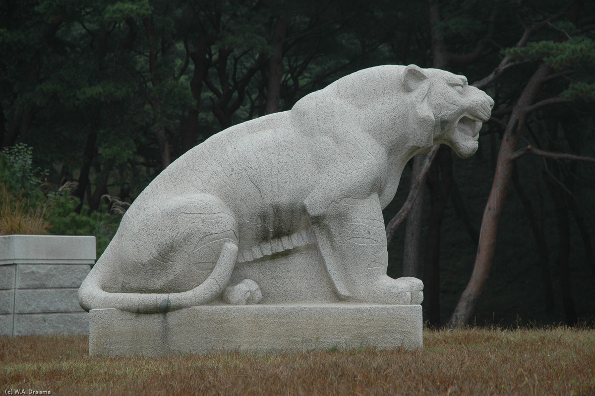 The tiger represents Koryo, unifying the remnants of Koguryo, Silla and Paekche under one rule.