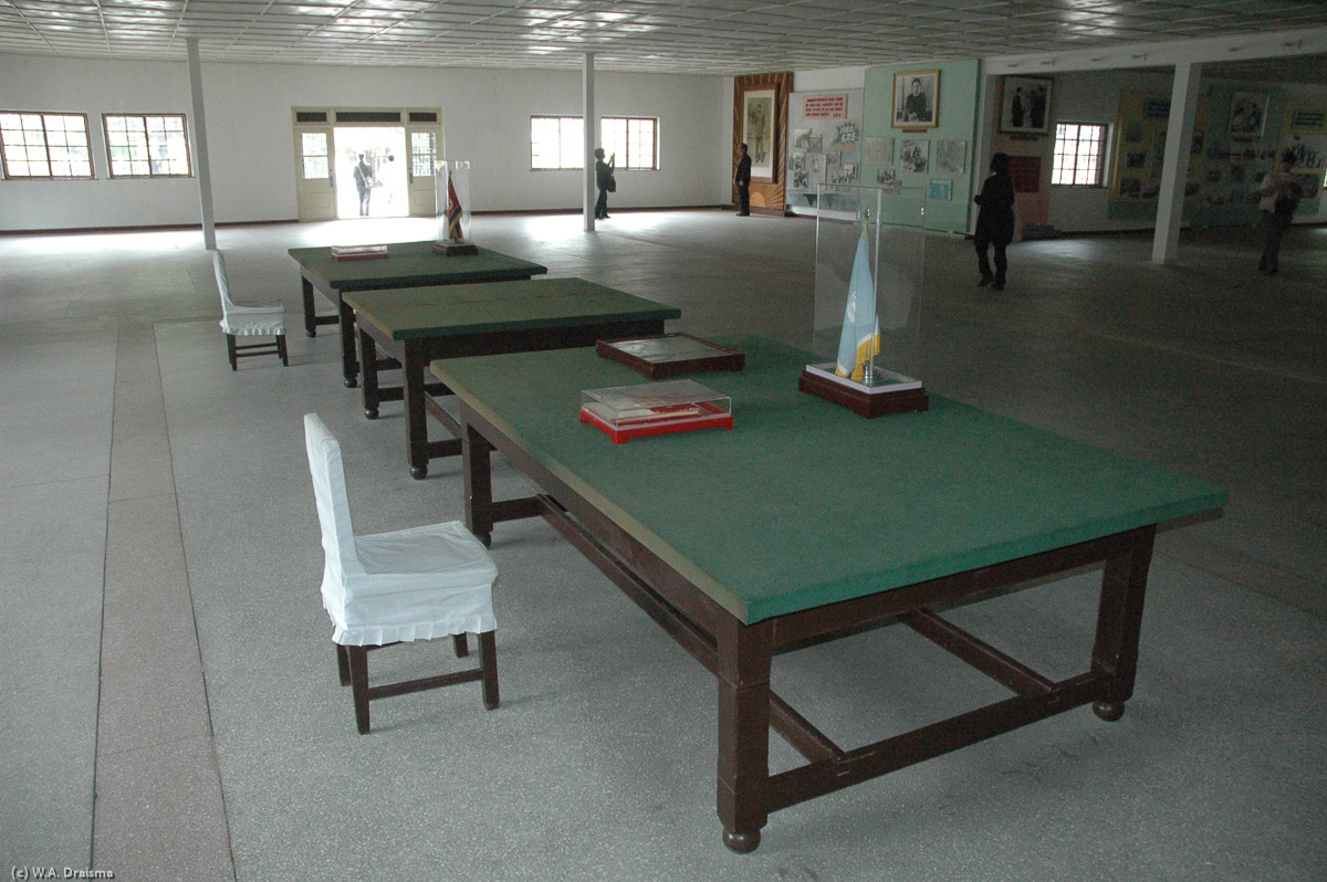 From the Koryo Museum we leave for the DMZ, Panmunjom. First we go to the building where the Armistice that ended the Korean War was signed on July 27, 1953. In the foreground the UN table.
