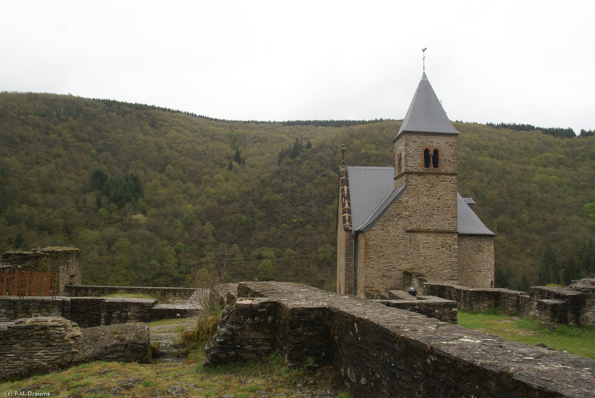 The chapel situated near the entrance to the courtyard of the castle.