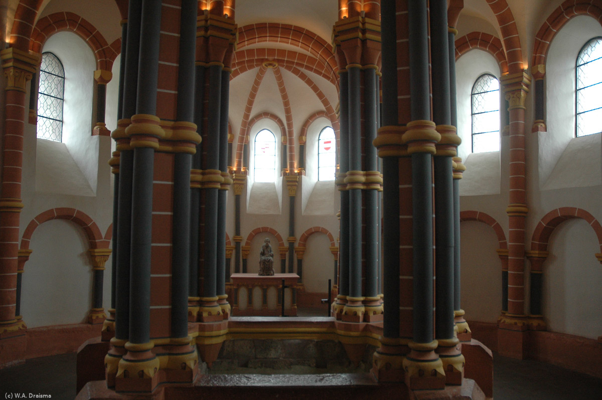 The upper floor, meant for the count and his family, was the first church of Vianden. Mass held in the chapel in 1248 led to a conflict between the Templars and the counts of Vianden leading to the excommunication of count Henri I.