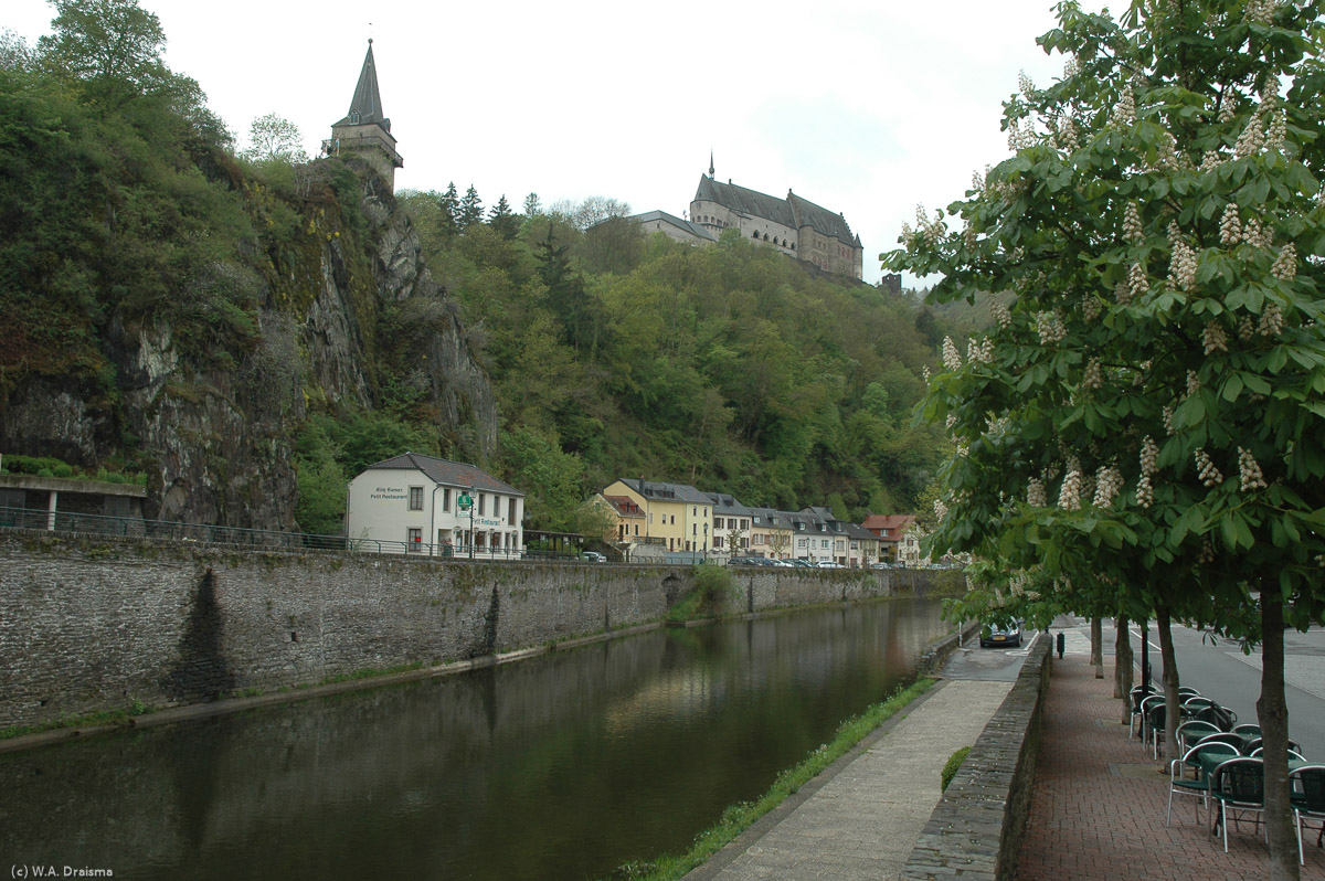 The Our river separates the upper and lower parts of the town of Vianden. The origins of Vianden date back to the Roman age with a first historic reference in 698. Later it became the seat of the counts of Vianden who ruled from the castle high on the rock.