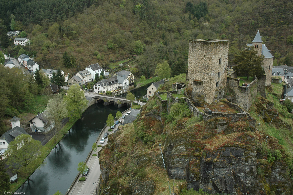 The town is entirely surrounded by the Sûre river and first after a tunnel was dug out in the rocks in 1820, Esch-sur-Sûre became accessible by road.