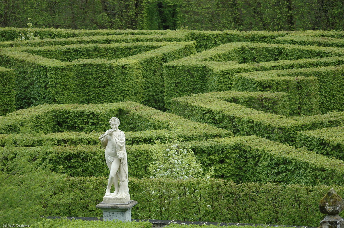 And with a last look at the flute-playing statue we leave the gardens again.