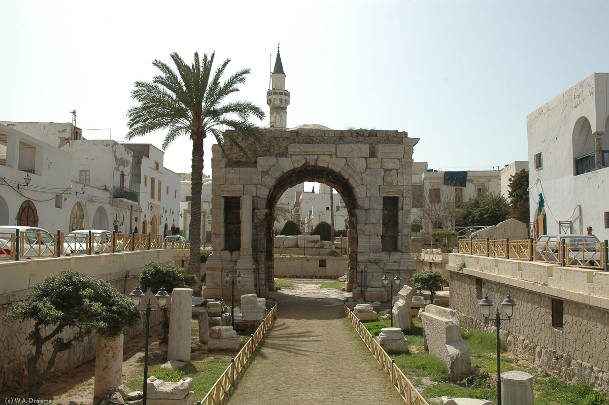 The Arch of Marcus Aurelius stood at the crossroads of the two most important roads of Oea, the cardo (north-south) and the decumanus (east-west). Completed in 163-164 AD it signifies the importance of Oea in the Roman Tripolis.