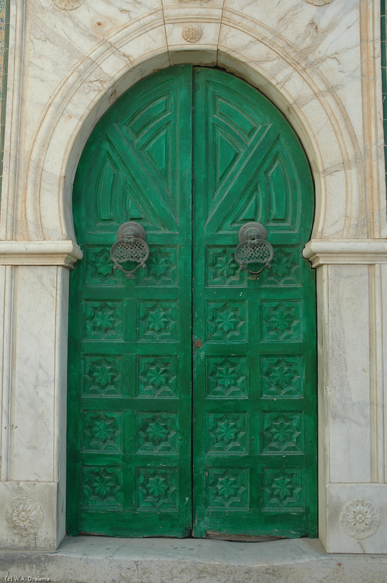 The Gurgi Mosque is located just behind the Arch of Marcus Aurelius. The green door has some great old door knockers.