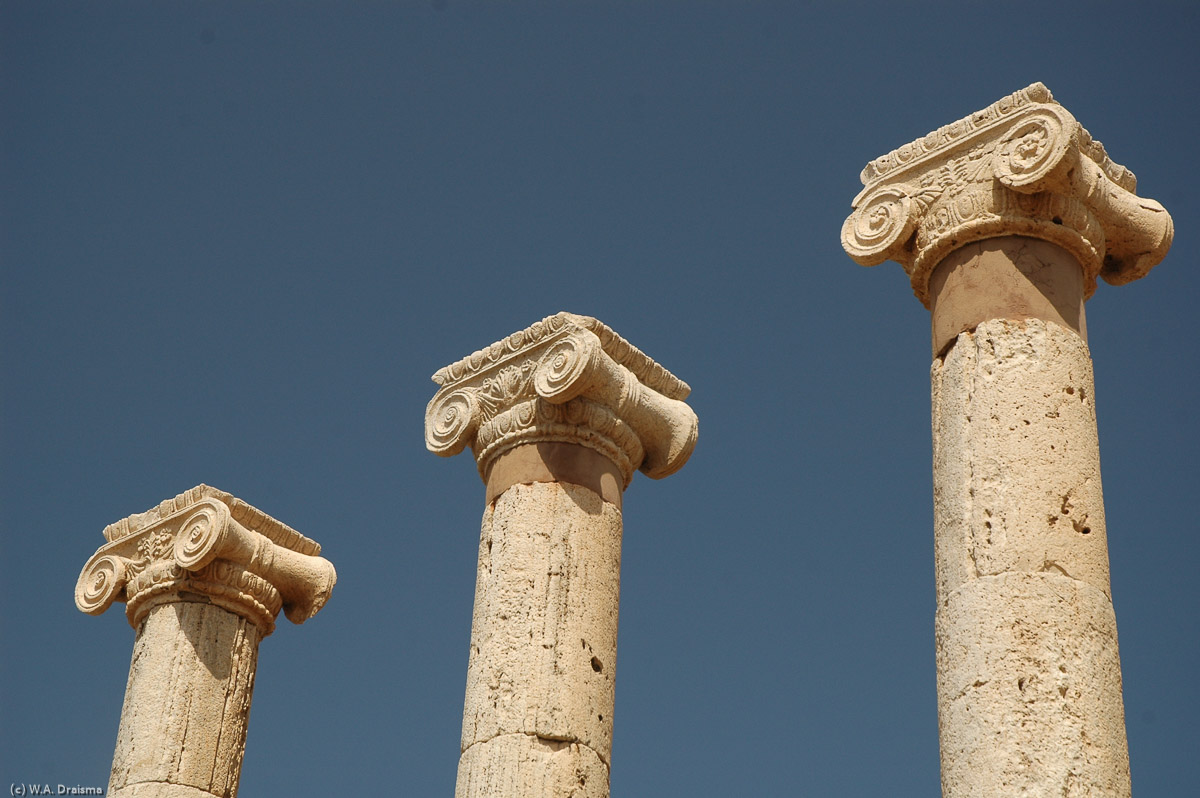 The old forum was Leptis Magna's first city centre. Paved in AD 2 and surrounded by colonnaded porticoes on three sides it was allowed to fall in neglect when emperor Septimus Severus shifted the centre of the city to the new forum.