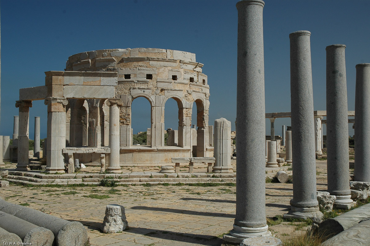 Built in 9-8 BC, the market was the place were Leptis' merchants and farmers sold their goods. Two octagonal halls, where stalls were set up, are reconstructed. This hall was probably the section for fabrics while the other was used for selling fruits and vegetables. There were more stalls in the collonaded portico that surrounded the market.
