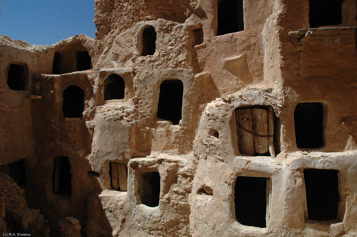 The qasr was built in AD 1240 over an older structure. The larger rooms belonged to richer merchants or farmers while others were shared by several families. There were a total of 400 rooms and the keeper always knew how much each family had in storage at any given time.