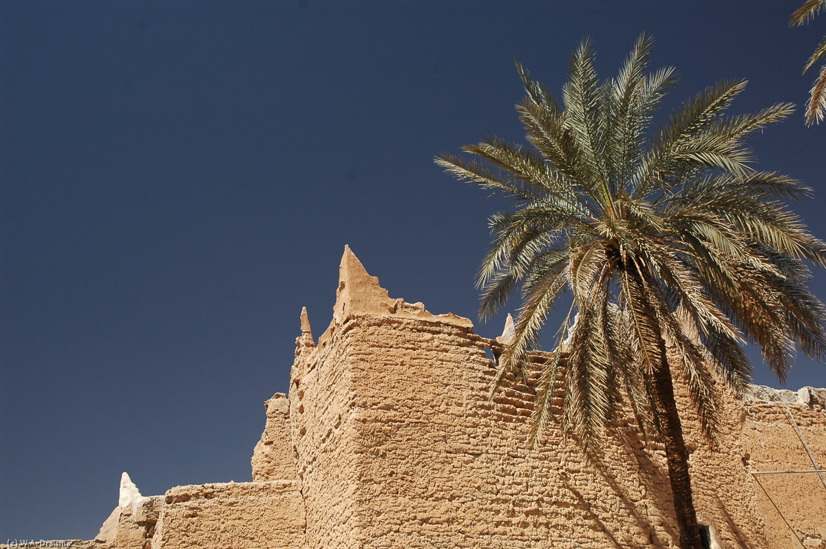 The built-up areas of old Ghadames were divided into two main sections representing the two major families of the region: the Bani Walid and the Bani Wazid. The three sub-families of the Bani Walid lived in the quarters north of the main square while the four sub-families of the Bani Wazid lived south of it.