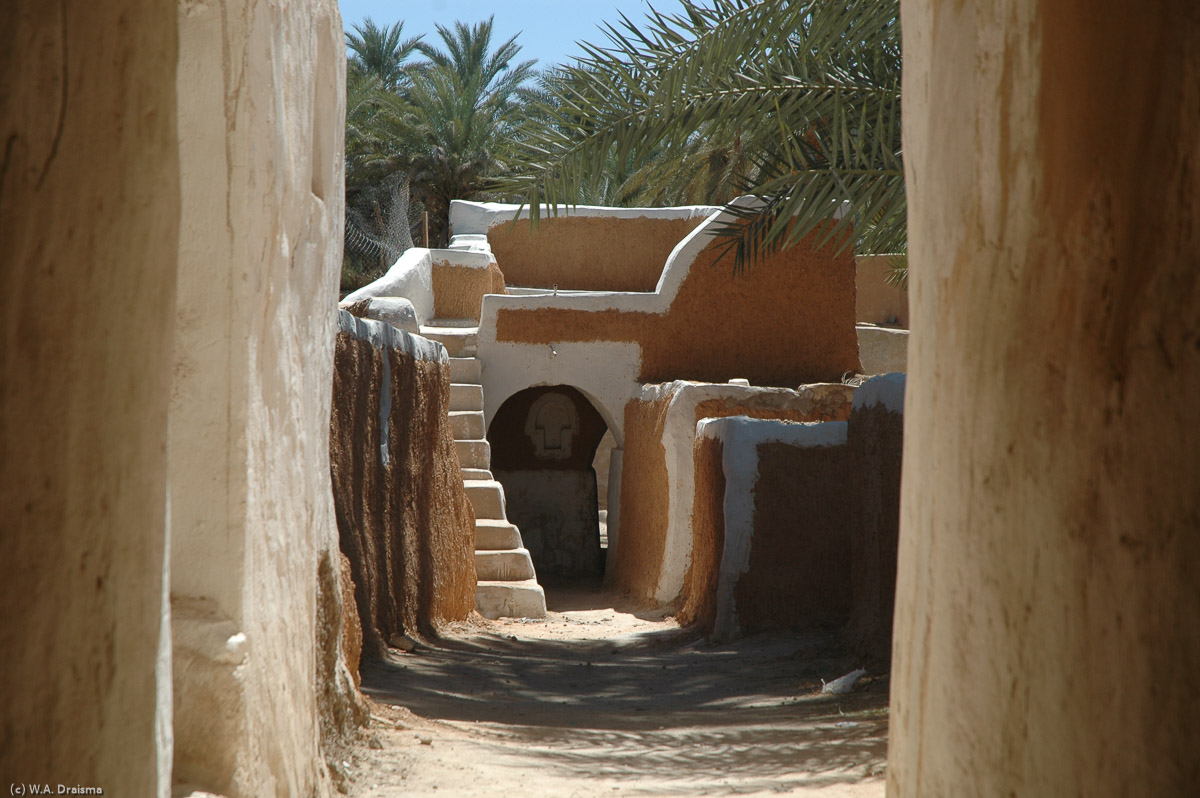 Ghadames used to be one of the principal trading centres of the Sahara. Having hardly any product of its own, Ghadames became one of the great entrepot towns for goods from all over Africa. Precious stones and metals, ivory, dates and ostrich plumes went north while glass necklaces, paper, pearls and linen went south.