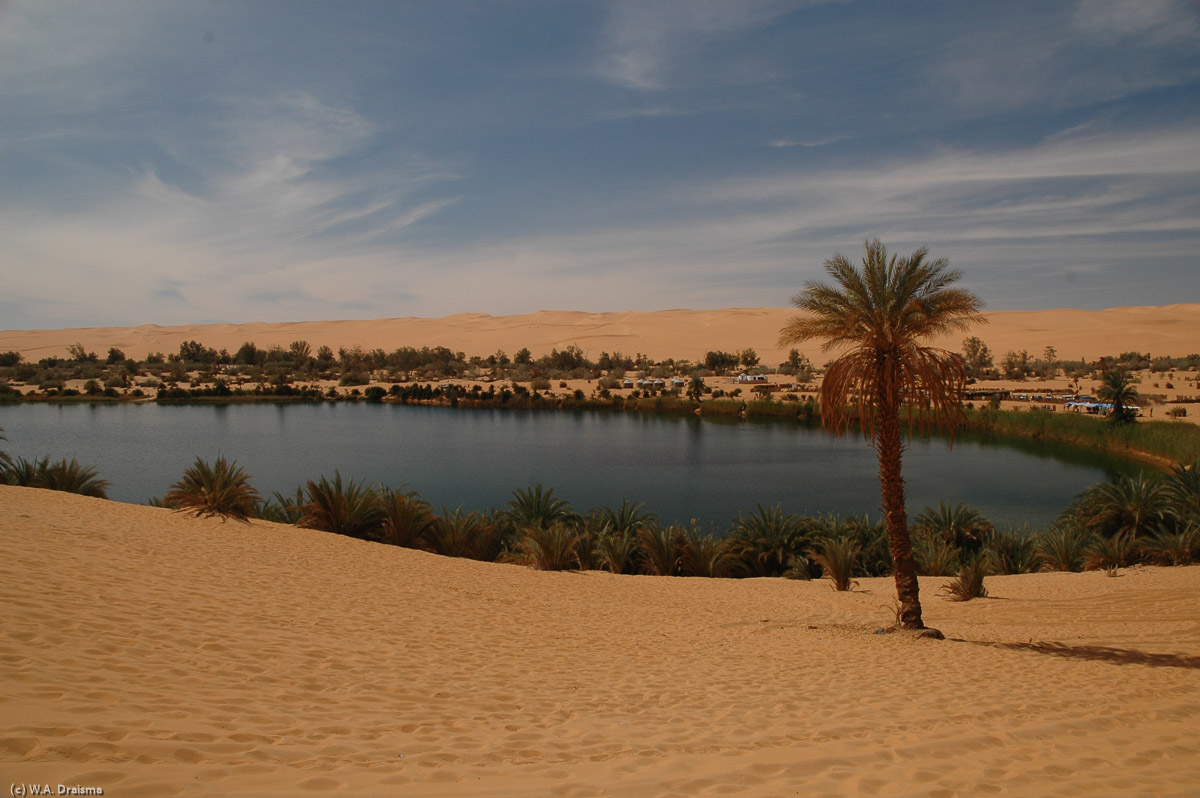 On the lake's western shore lies the town of Old Gebraoun. Old Gebraoun was inhabited until 1991 when the villagers were forced to leave the homes of their ancestors by the Libyan Government. Without regular maintenance the buildings are deteriorating rapidly.