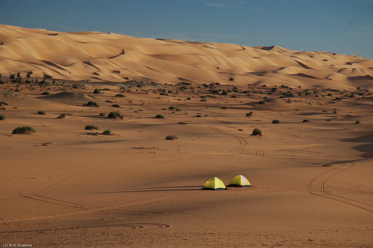 We set up camp in a spot well away from the track back to Tekerkiba and in a truly wonderful area.