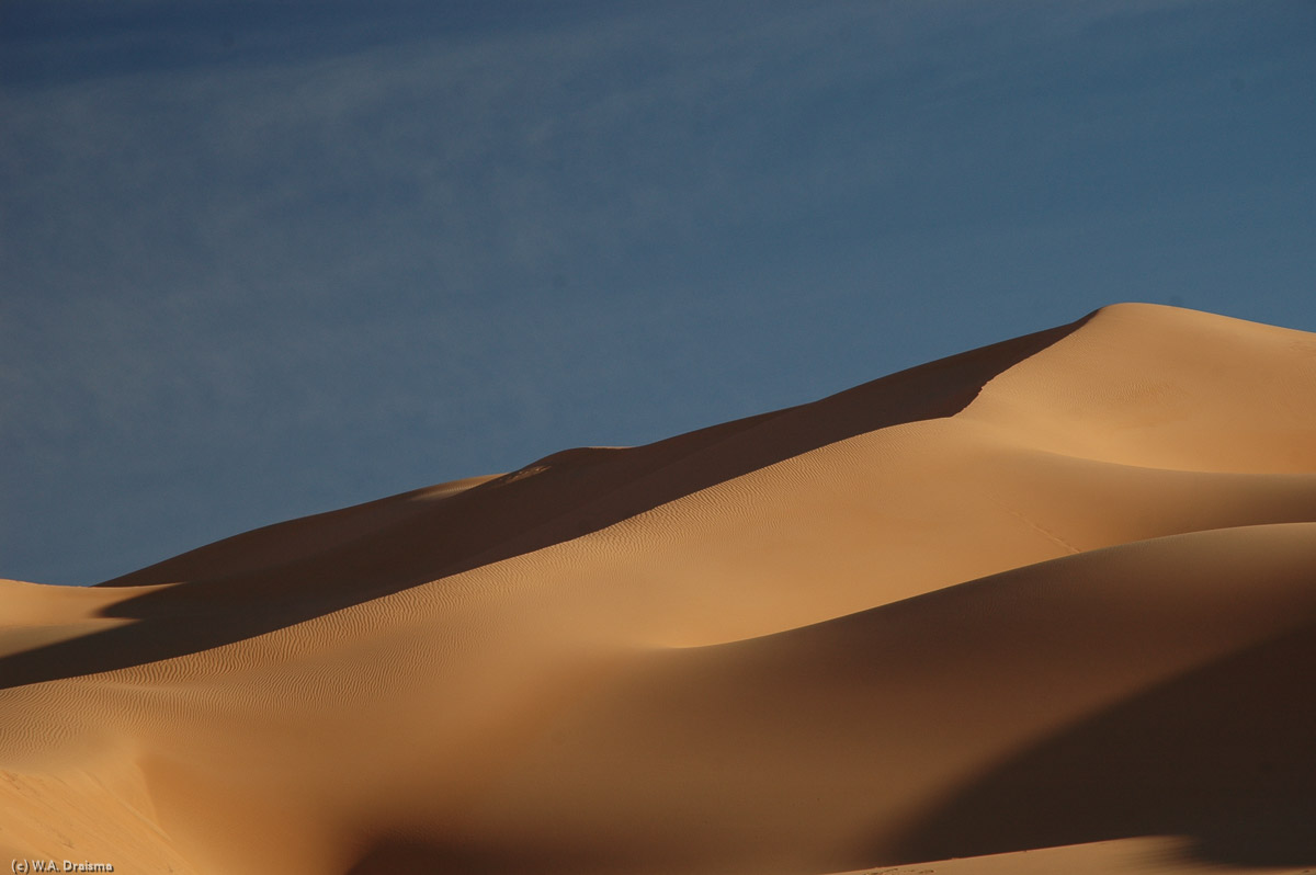 Our last night under the stars has passed. The early morning rays of the sun cast a golden glance over our neighbouring dune.