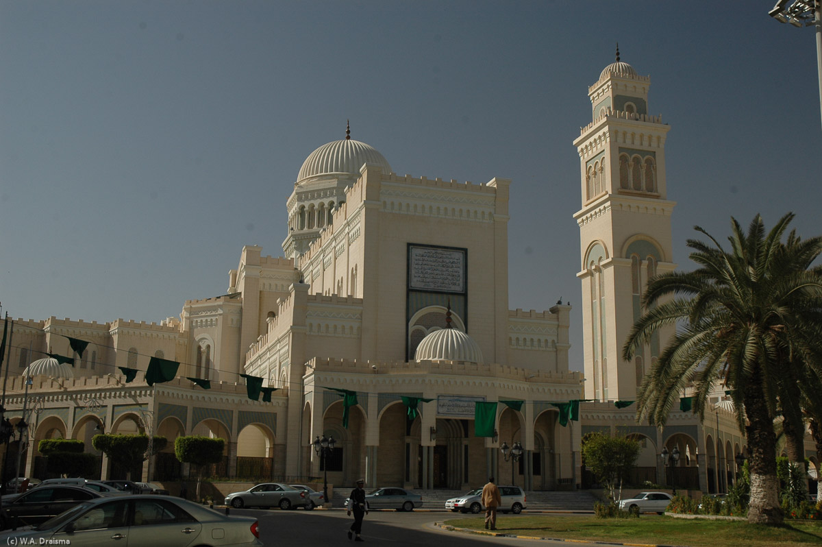 The next morning we return to Maidan al-Jazair to see the former cathedral by daylight.