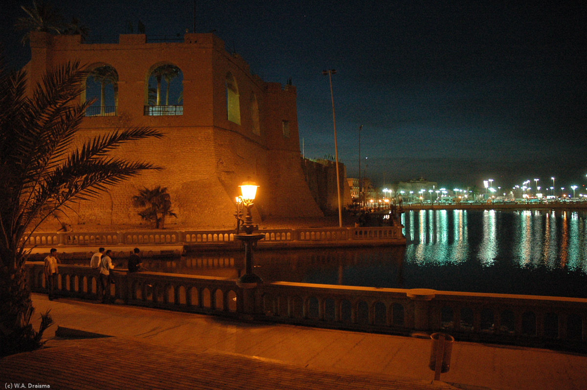 Over the centuries the Assai al-Hamra evolved into a labyrinth of courtyards, alleyways and houses covering an area 13,000 sq meters. The part in the front now houses the Jamahiriya Museum.