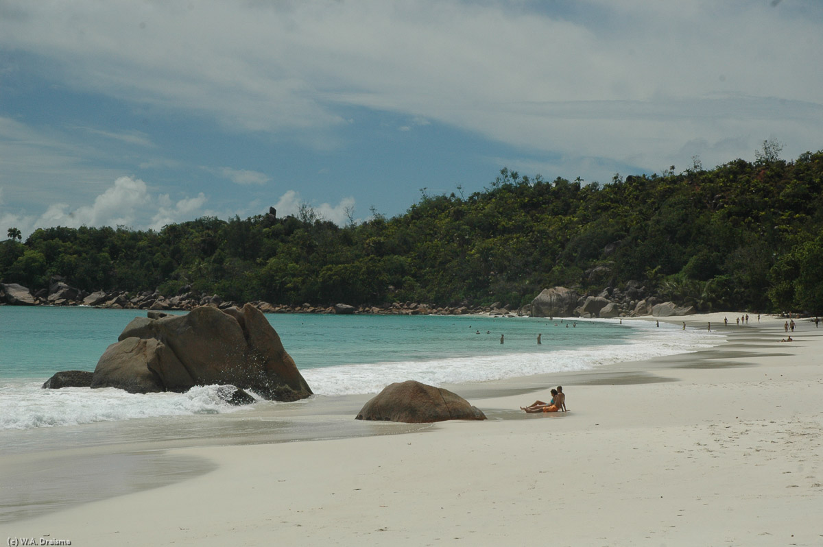 What more to do: lingering in the surf, swimming, snorkelling and relaxing.