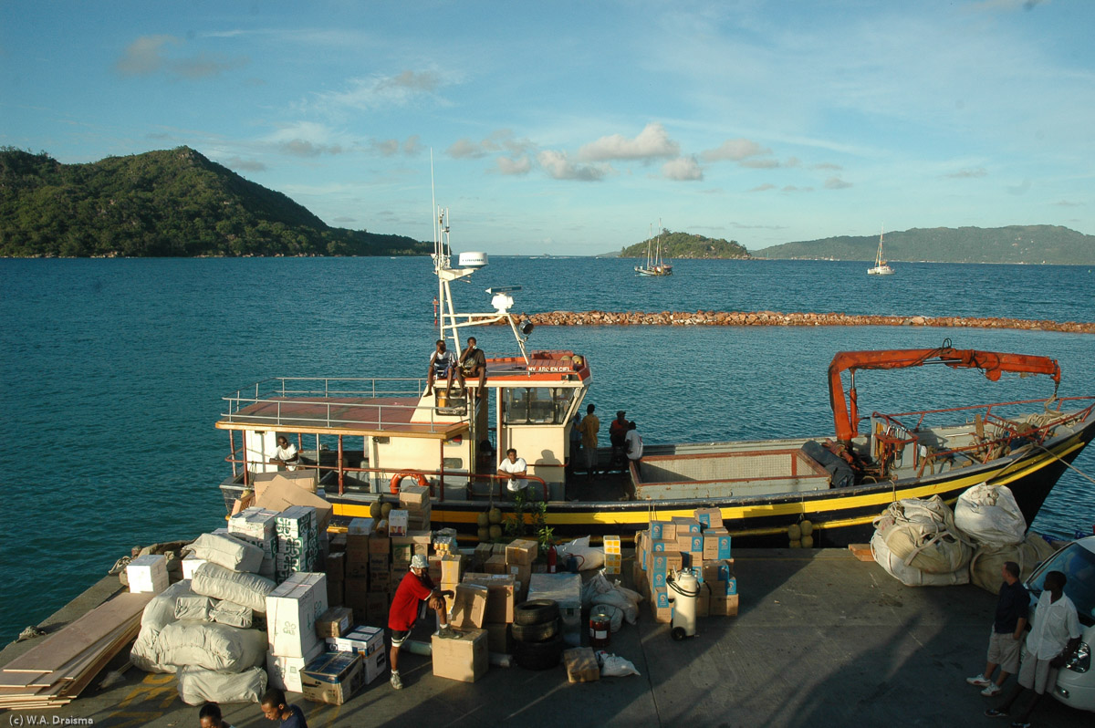 Also our stay on Praslin comes to an end and we head out to the harbour for our ferry back to Mahé.