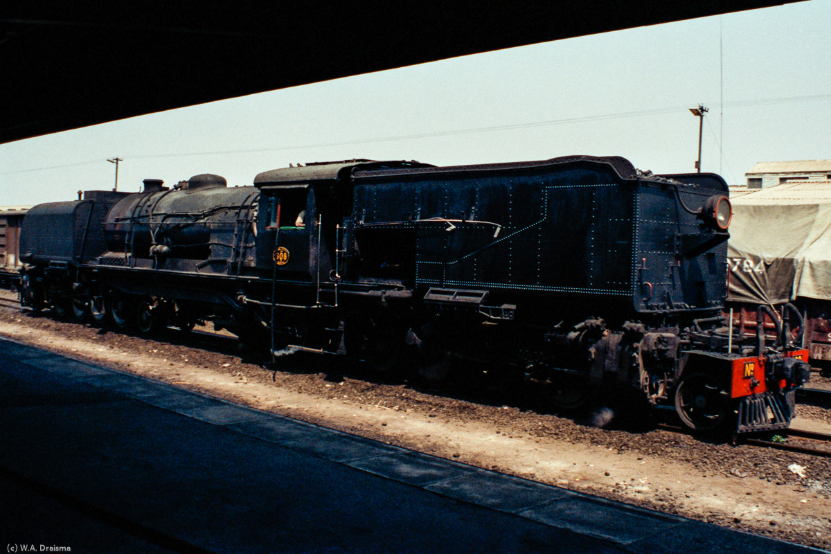 In 1991 there were still a lot of steam trains in operation in Zimbabwe, one being the trans-border train from Bulawayo to Francistown and Gaborone in Botswana.