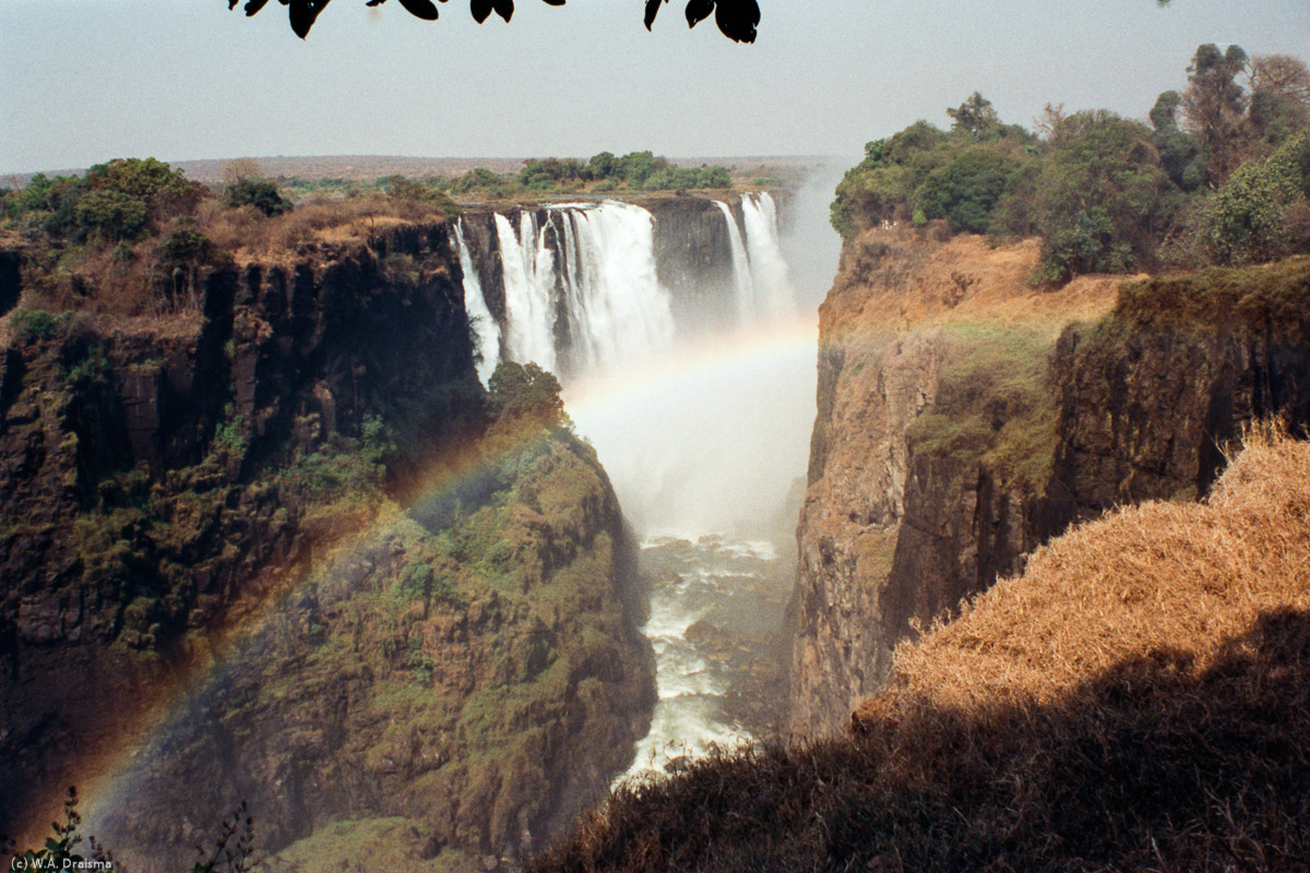 After one and a half week we reappear in Zimbabwe at Victoria Falls, Africa's widest curtain of water located at the border between Zambia and Zimbabwe. Mosi-oa-Tunya, or smoke that thunders, was first described by Scottish missionary and explorer David Livingstone in 1855.