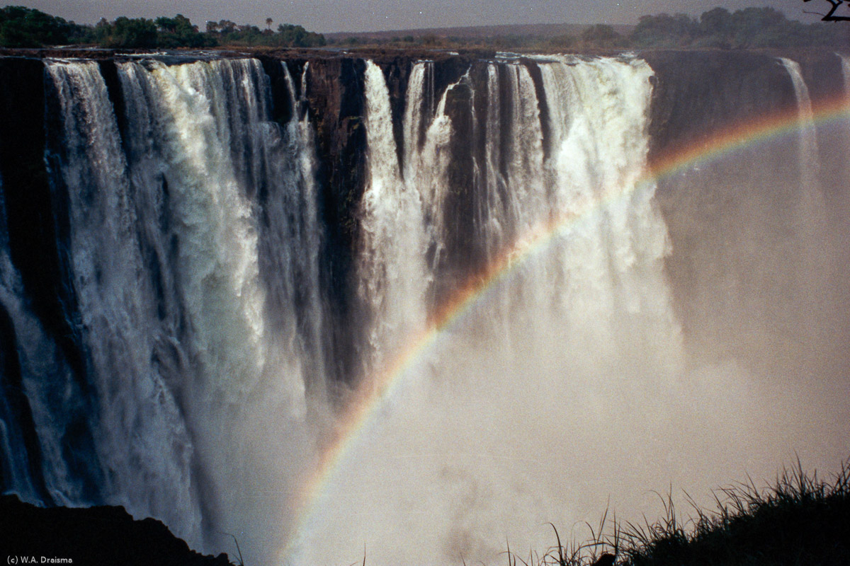 Over a length of 1700 m the mighty Zambezi tumbles more than 100 m down into First Gorge. The falls are most dramatic just after the rainy season in May but the shear amounts of water at that time falling down makes this a very wet experience with almost no sight due to spray rising hundreds of meters up into the air.