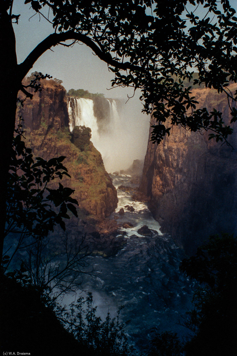 View on the Main Falls seen through First Gorge from a viewpoint near the Devil's Cataract.