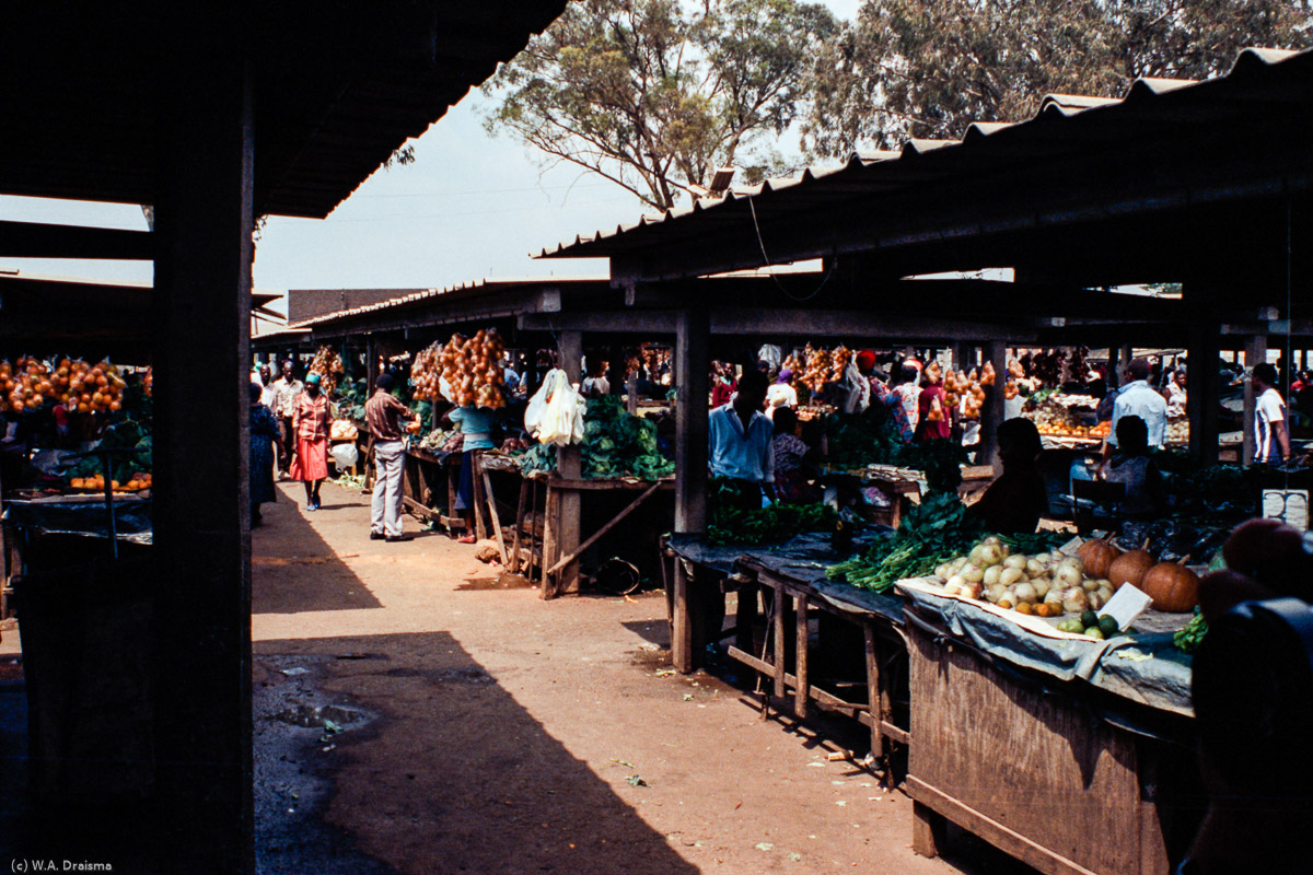 Mbare musika is the largest farm produce market in Zimbabwe. Farmers deliver their fresh crops every morning and some travel from faraway places to sell their produce.